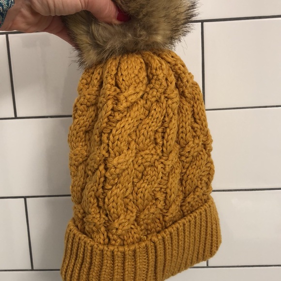 Winter hat With fuzzy inside lining - Picture 4 of 5